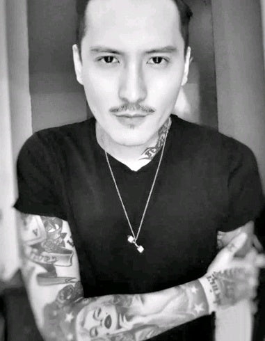 European fashion fitness dumbbell Necklace Pendant Korean couple men domineering female personality titanium barbell accessories