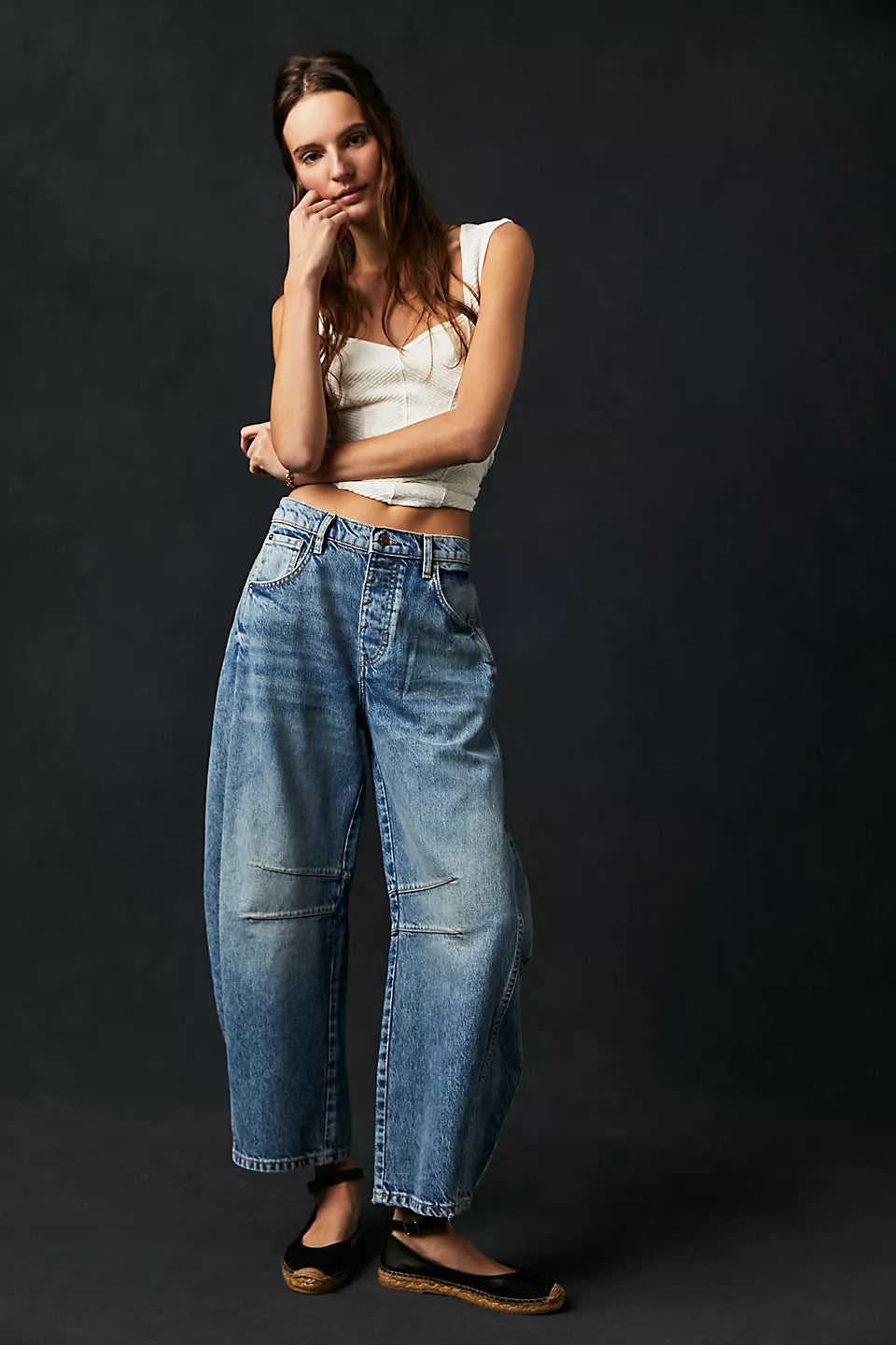 High Stretch Mid-Rise Barrel Jeans met wijde pijpen.