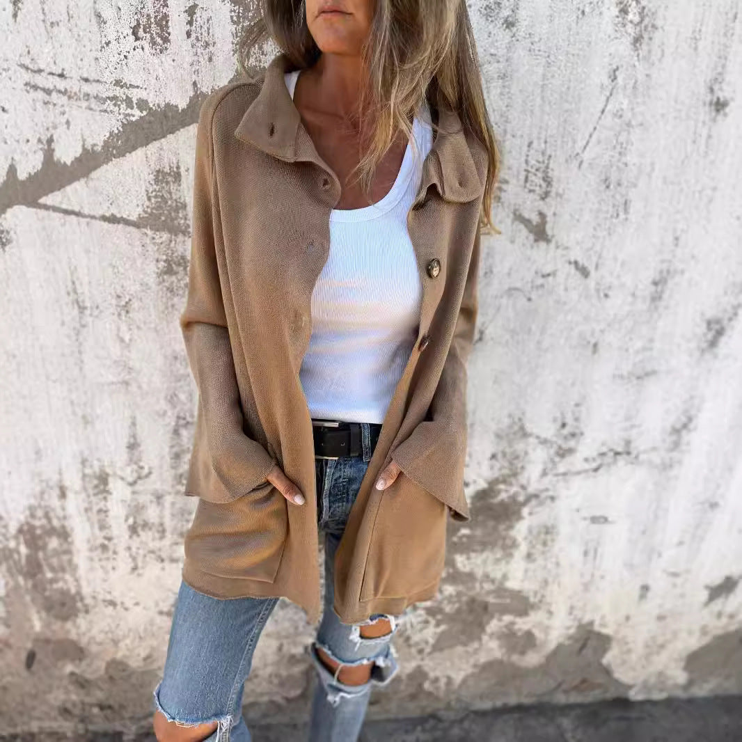 Ins gebreide jas met enkele rij knopen en revers, modieuze zakken, lange mouwen, vest, dameskleding