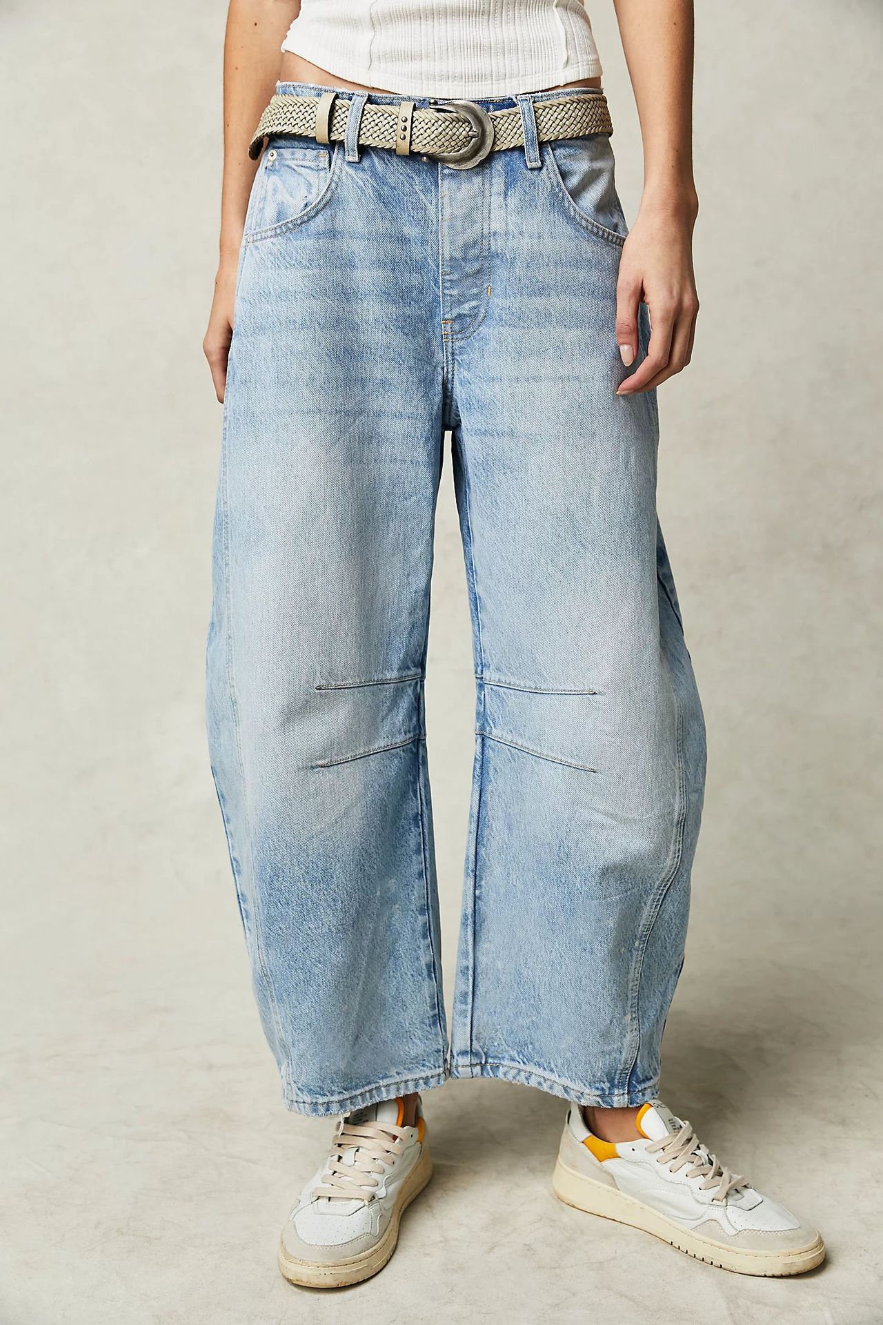 High Stretch Mid-Rise Barrel Jeans met wijde pijpen.