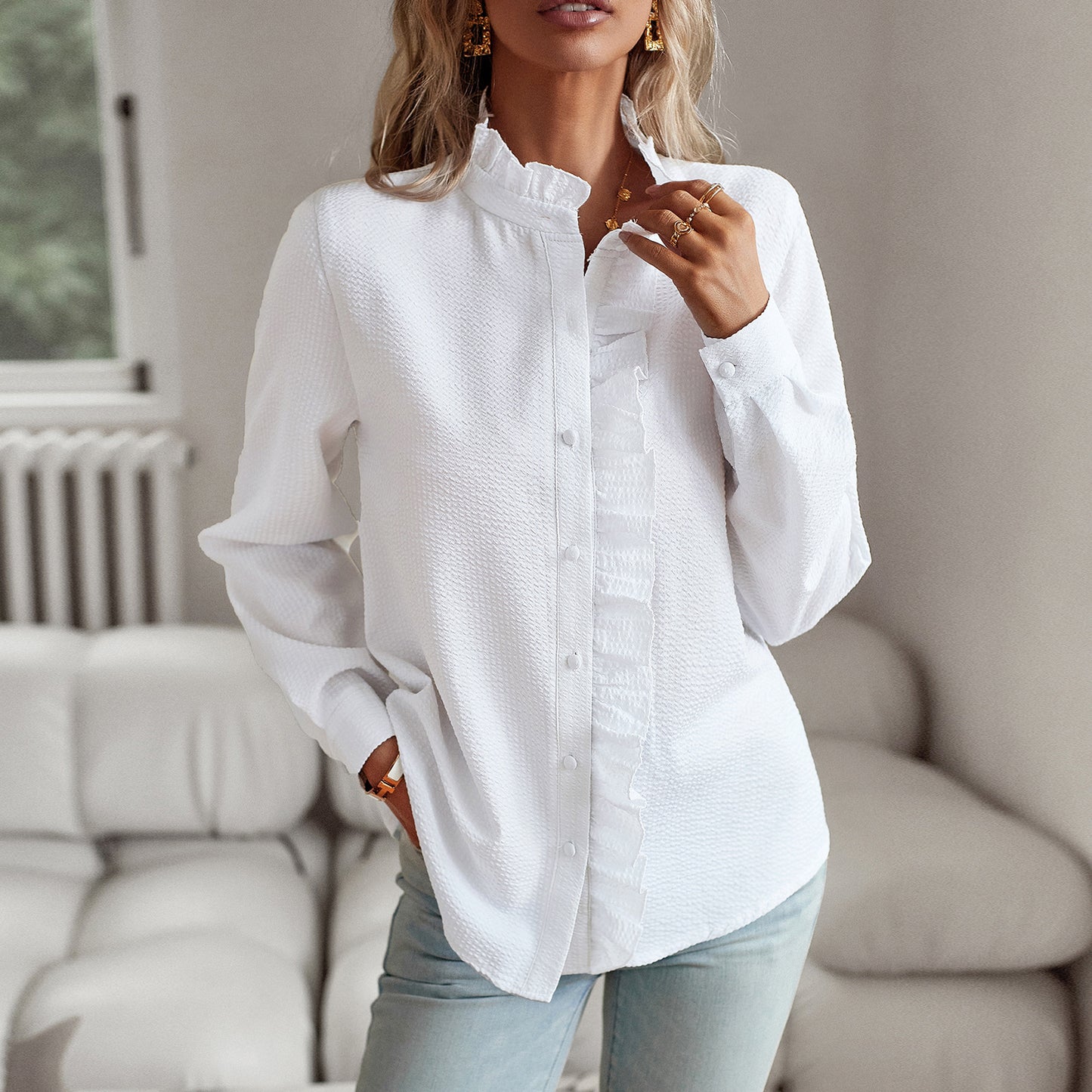 Gestreept overhemd met lange mouwen, modieus ontwerp met ruches en knoopsluiting, casual kantoorblouse, elegante dameskleding voor woon-werkverkeer